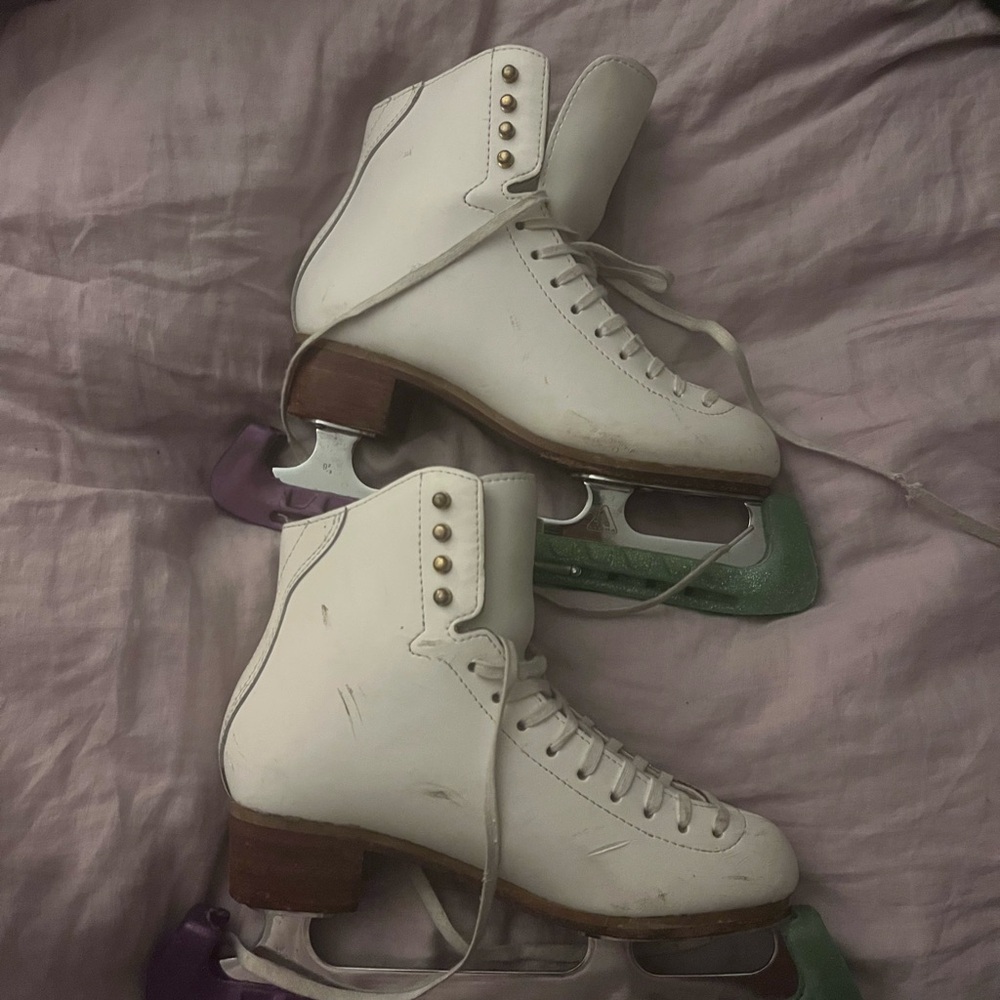 Jackson 2070 size 7A (women’s 7) figure skates